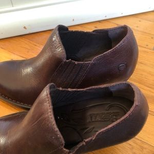 Born brown leather ankle boots worn once. Comfortable boot.